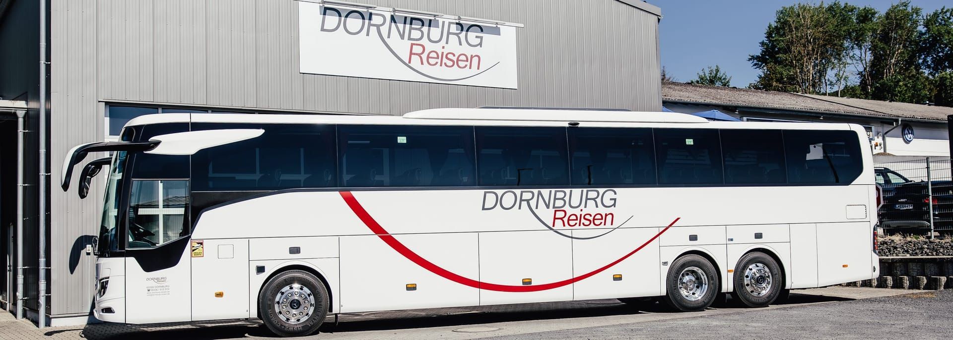 Reisebus von Dornburg Reisen vor dem Betriebshof in Dornburg-Frickhofen