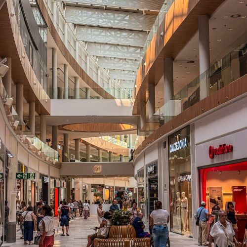 Einkaufscenter & Factory-Outlets